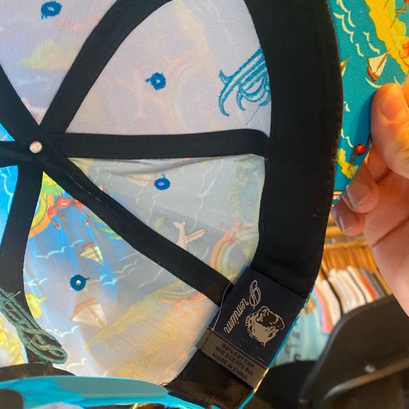 All over graphic, tropical hat - Picture 3 of 5